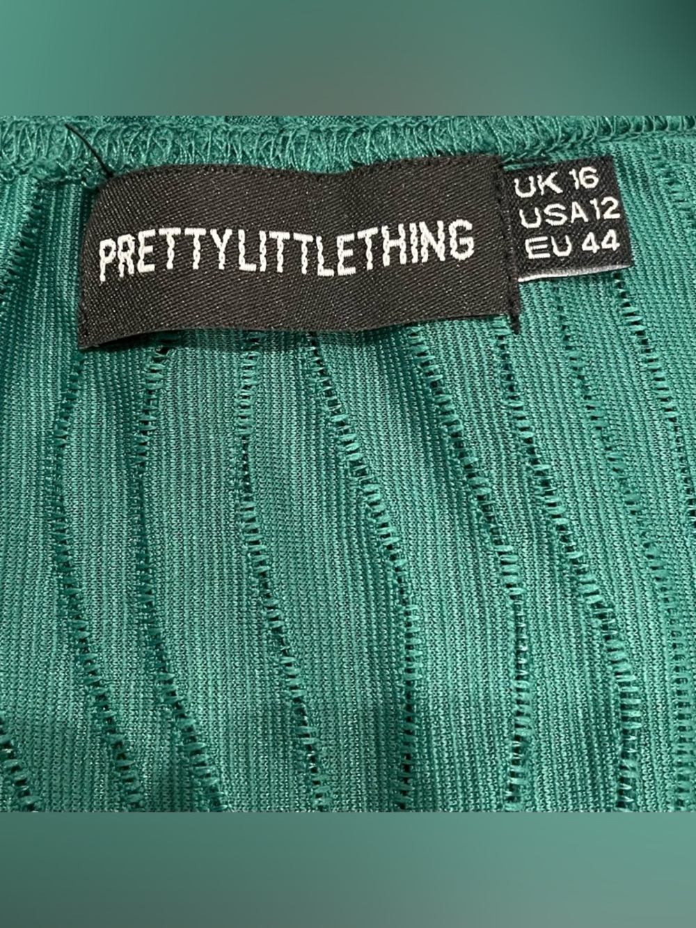 PrettyLittleThing Emerald Textured Knot Front Long Sleeve Crop Top - Picture 5 of 5